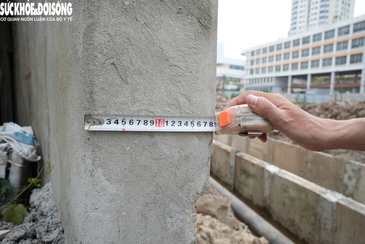 Nhà siêu mỏng, siêu méo 20cm xuất hiện trên tuyến đường Hà Nội