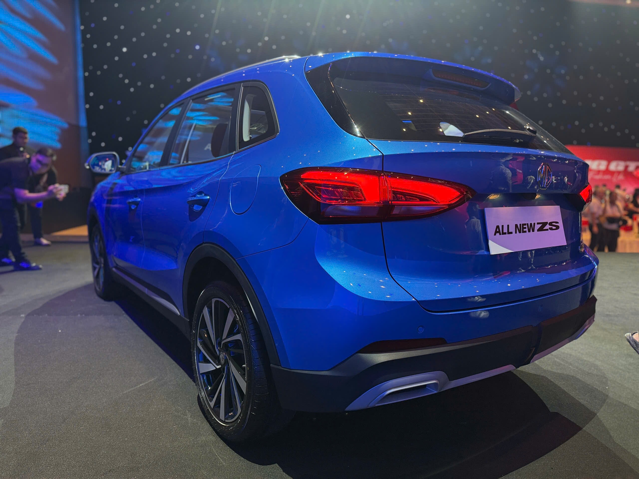 Chi tiết mẫu xe MG ZS phiên bản động cơ hybrid vừa ra mắt tại Việt Nam - 2