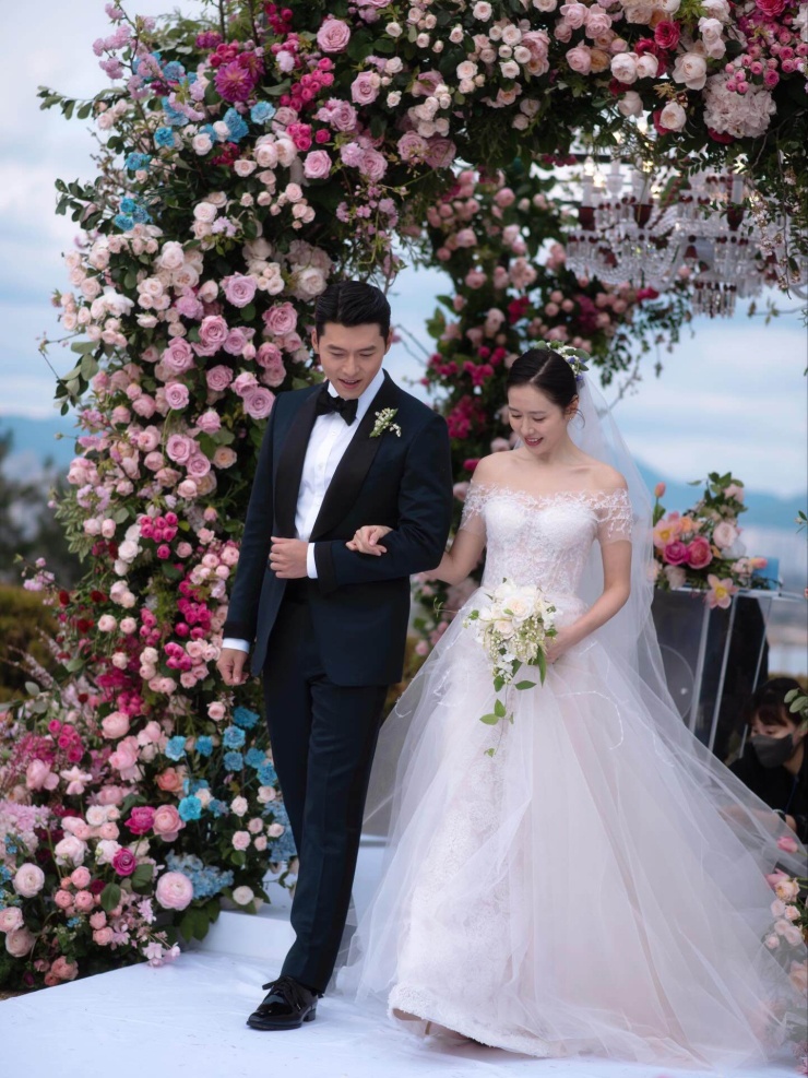 Son Ye Jin married actor Hyun Bin in 2022, and the couple has built a happy family with their first son. They are also admired by the public for their close relationship and for keeping their private lives private. Photo: Instagram yejinhand