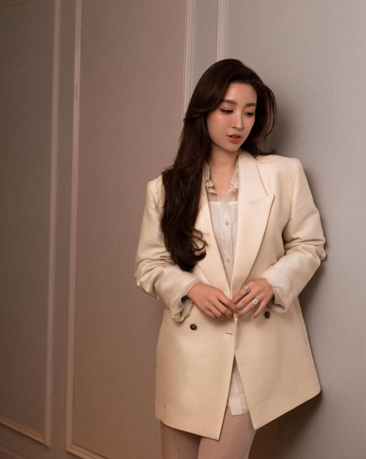 Lần hiếm hoi Đỗ Mỹ Linh diện suit phong cách menswear ấn tượng - 3