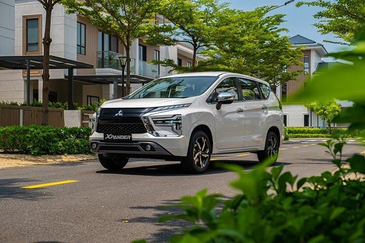 Xe có kích thước tổng thể dài x rộng x cao của xe lần lượt là 4.595 x 1.750 x 1.750 (mm).